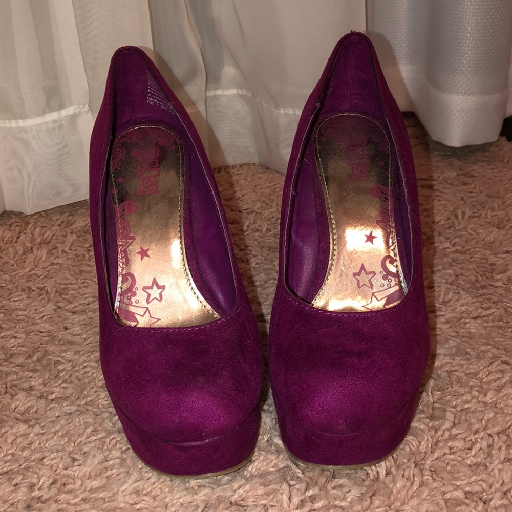 Brash maroon wedge heel
